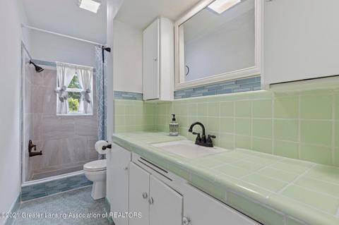 2415 Lyons Ave, Lansing, MI 48910 photo 24