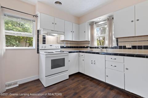 2415 Lyons Ave, Lansing, MI 48910 photo 15