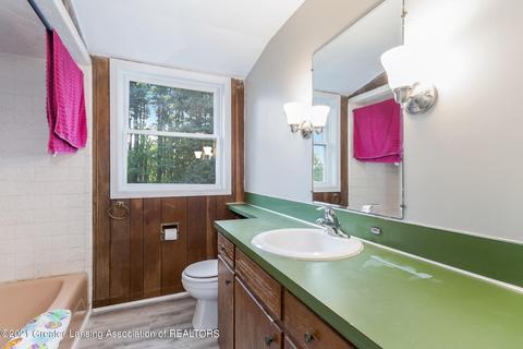 10204 M-52, Perry, MI 48872 photo 13