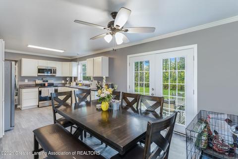 10204 M-52, Perry, MI 48872 photo 4