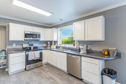10204 M-52, Perry, MI 48872 photo 6