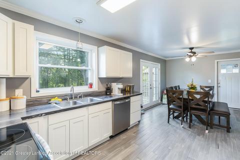 10204 M-52, Perry, MI 48872 photo 7
