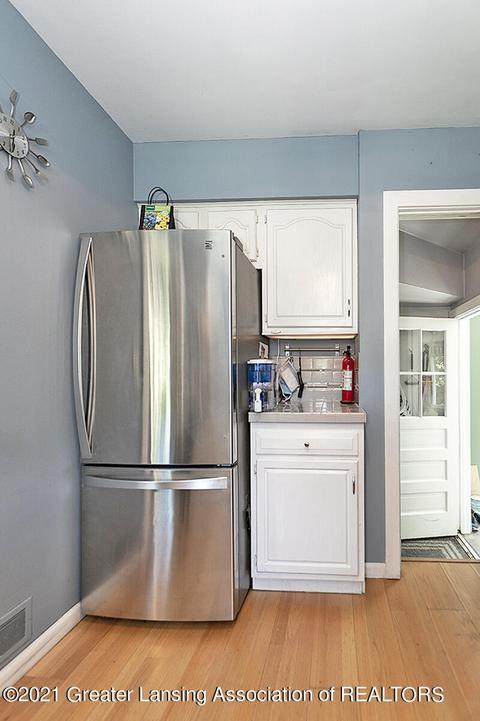 2110 Devonshire Ave, Lansing, MI 48910 photo 10