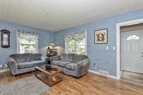 2110 Devonshire Ave, Lansing, MI 48910 photo 3