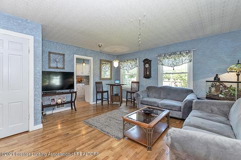2110 Devonshire Ave, Lansing, MI 48910 photo 5