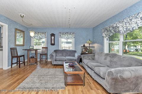2110 Devonshire Ave, Lansing, MI 48910 photo 4
