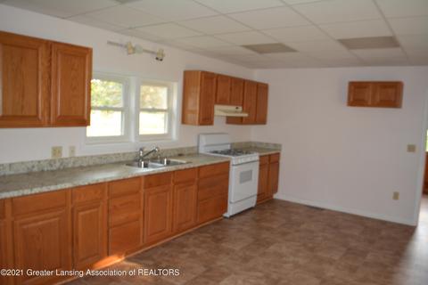 8300 W Herbison Rd, Eagle, MI 48822 photo 3