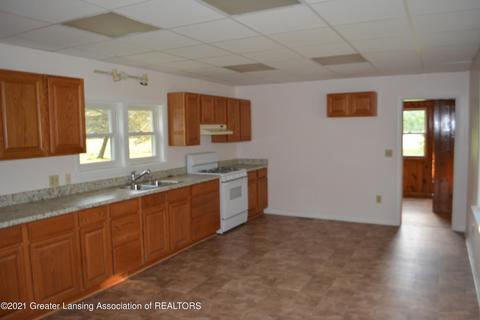 8300 W Herbison Rd, Eagle, MI 48822 photo 5