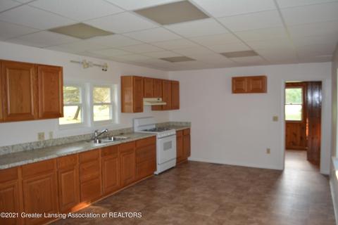 8300 W Herbison Rd, Eagle, MI 48822 photo 4