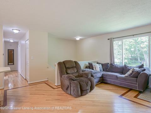 6264 Lake Dr, Haslett, MI 48840 photo 3