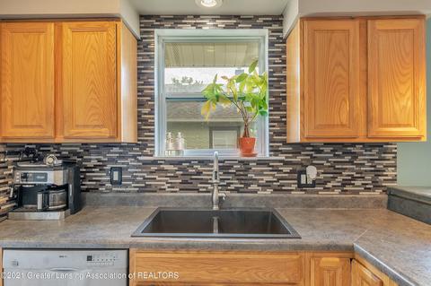 1130 Hapeman St, Lansing, MI 48915 photo 7