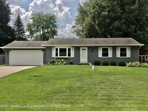8523 Huckleberry Ln, Lansing, MI 48917