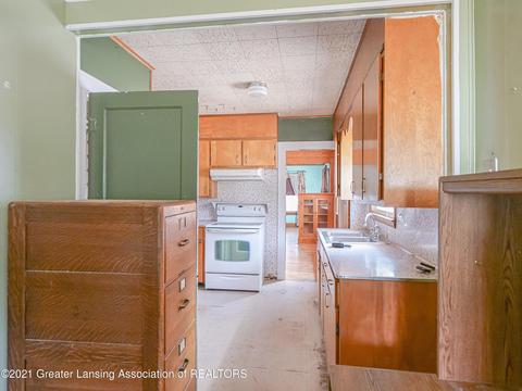 1730 Herbert St, Lansing, MI 48910 photo 2