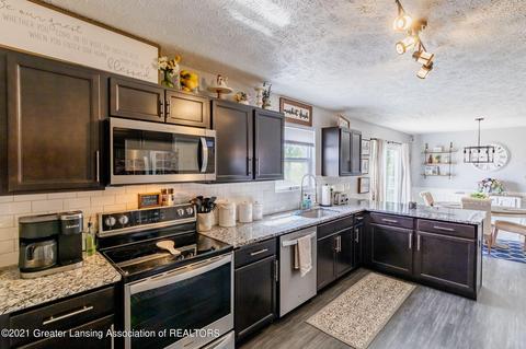 240 Noleigh Ln, Dewitt, MI 48820 photo 3