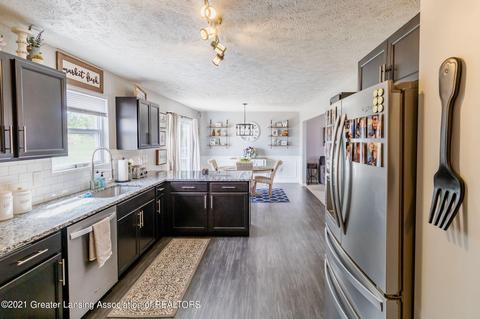 240 Noleigh Ln, Dewitt, MI 48820 photo 4