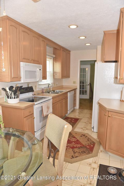 1724 Windsor Pl, Lansing, MI 48910 photo 5