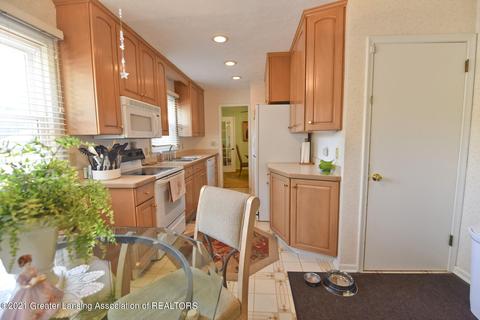 1724 Windsor Pl, Lansing, MI 48910 photo 8