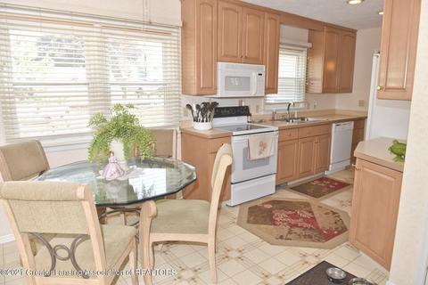 1724 Windsor Pl, Lansing, MI 48910 photo 6
