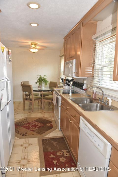 1724 Windsor Pl, Lansing, MI 48910 photo 4