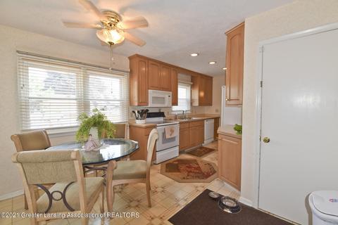 1724 Windsor Pl, Lansing, MI 48910 photo 9
