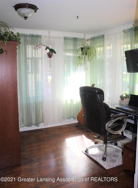 210 Smith Ave, Lansing, MI 48910 photo 9