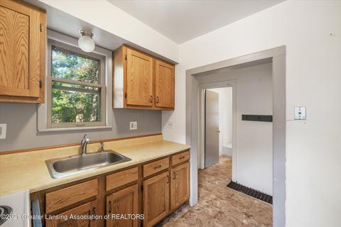 2204 Lyons Ave, Lansing, MI 48910 photo 10