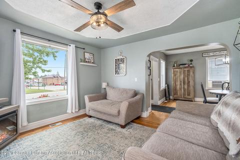 121 N Maple St, Ithaca, MI 48847 photo 5