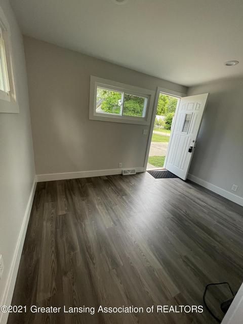 607 Hague Ave, Jackson, MI 49203 photo 11