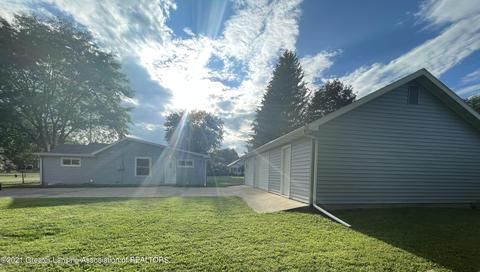 607 Hague Ave, Jackson, MI 49203 photo 2