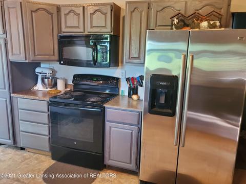 577 Cleveland Ave, Owosso, MI 48867 photo 6