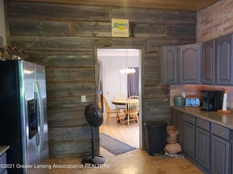 577 Cleveland Ave, Owosso, MI 48867 photo 5