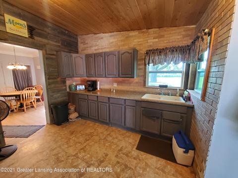 577 Cleveland Ave, Owosso, MI 48867 photo 9