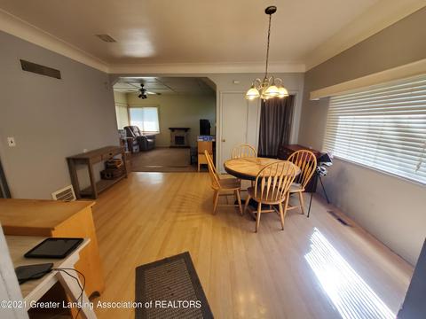 577 Cleveland Ave, Owosso, MI 48867 photo 3