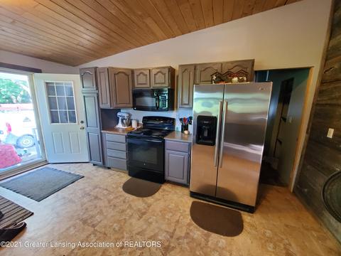 577 Cleveland Ave, Owosso, MI 48867 photo 7