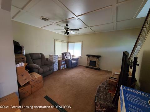 577 Cleveland Ave, Owosso, MI 48867 photo 4