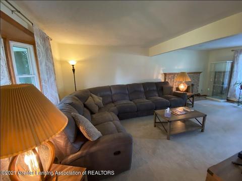 12525 Burlingame Dr, Dewitt, MI 48820 photo 2