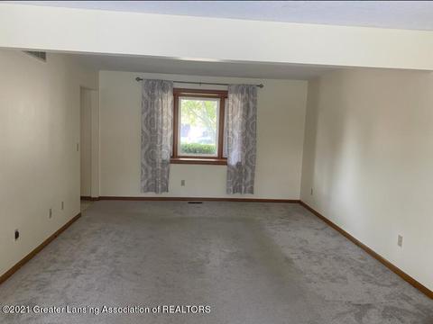 12525 Burlingame Dr, Dewitt, MI 48820 photo 8