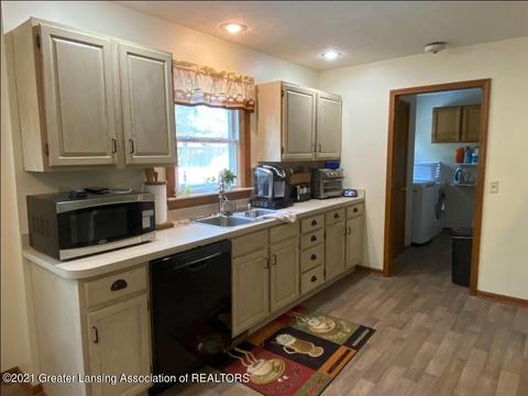 12525 Burlingame Dr, Dewitt, MI 48820 photo 3