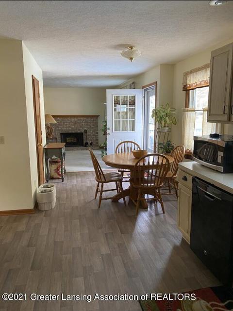 12525 Burlingame Dr, Dewitt, MI 48820 photo 4
