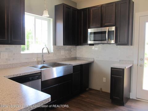 615 Launch Point Dr, Perry, MI 48872 photo 11