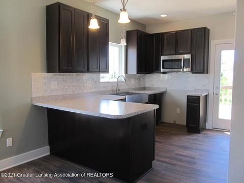 615 Launch Point Dr, Perry, MI 48872 photo 8