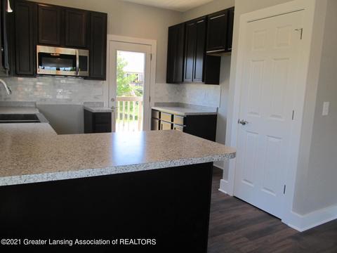 615 Launch Point Dr, Perry, MI 48872 photo 9