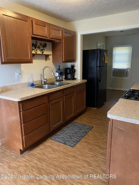 1125 Exchange St, Owosso, MI 48867 photo 2