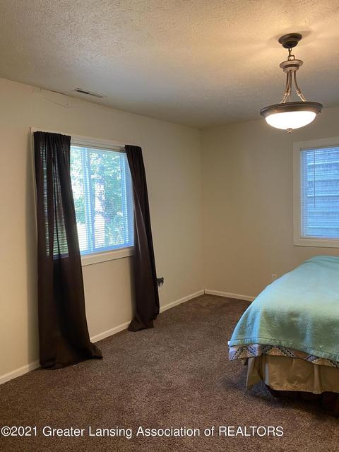 1125 Exchange St, Owosso, MI 48867 photo 7