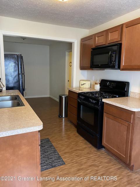 1125 Exchange St, Owosso, MI 48867 photo 3