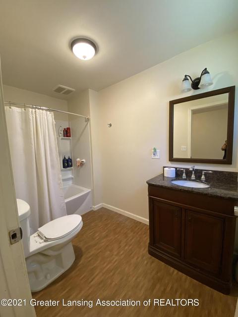 1125 Exchange St, Owosso, MI 48867 photo 9