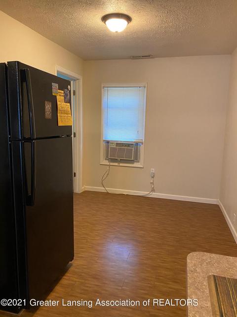 1125 Exchange St, Owosso, MI 48867 photo 4