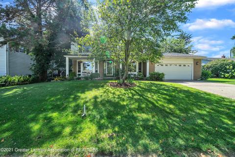 2153 E Raleigh Dr, Okemos, MI 48864 photo 3