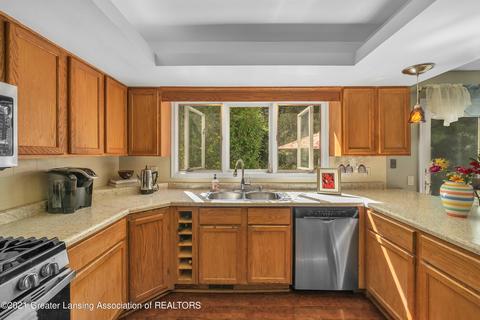 2153 E Raleigh Dr, Okemos, MI 48864 photo 16