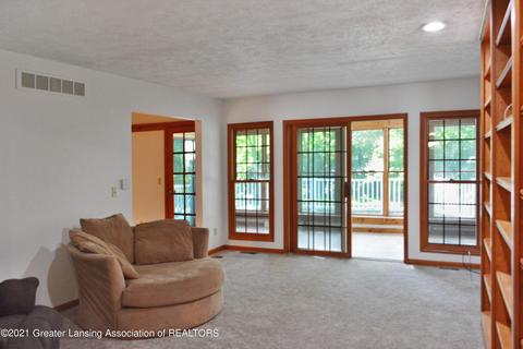3325 Cooley Dr, Lansing, MI 48911 photo 6